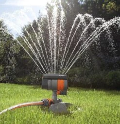 GARDENA - Zwenksproeier AquaZoom Compact - Tuinsproeier - 9 Tot 216 M² -Tuingereedschap Winkel 1168x1200 2