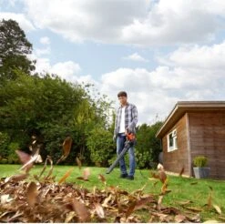 Black & Decker BLACK+DECKER BEBLV300SB-QS Bladblazer - 404 Km/u - 3000W - Zuig-/blaasfunctie - Gesnoerd -Tuingereedschap Winkel 1200x1195 5