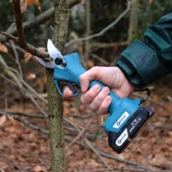 NovarGarden® Elektrische Snoeischaar NG1 - 2x Accu - Elektrisch - Takkenschaar - Op Batterij - 28mm 21 NovarGarden® Elektrische Snoeischaar NG1 - 2x Accu - Elektrisch - Takkenschaar - Op Batterij - 28mm -Tuingereedschap Winkel 1200x1200 17