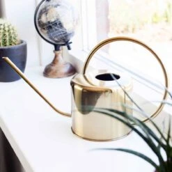 Kikkerland Vintage Gieter - Plantengieter Voor Binnen - Goud - 1,2L - Retro - Metaal -Tuingereedschap Winkel 1200x1200 641
