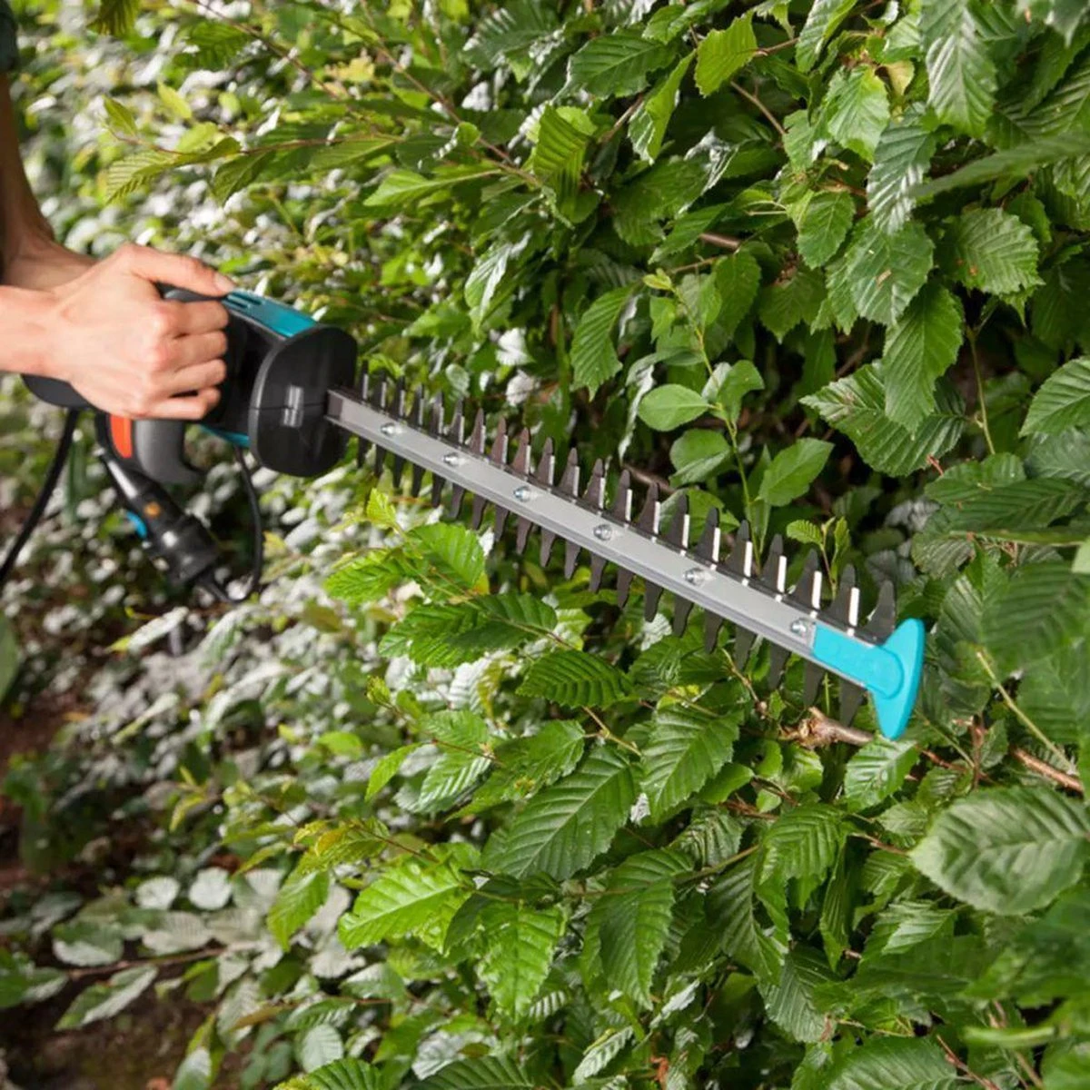 GARDENA - EasyCut 420/45 - Heggenschaar (gemotoriseerd) - Meslengte 45cm - Tandmes Opening 18mm 9 GARDENA - EasyCut 420/45 - Heggenschaar (gemotoriseerd) - Meslengte 45cm - Tandmes Opening 18mm - Afbeelding 7