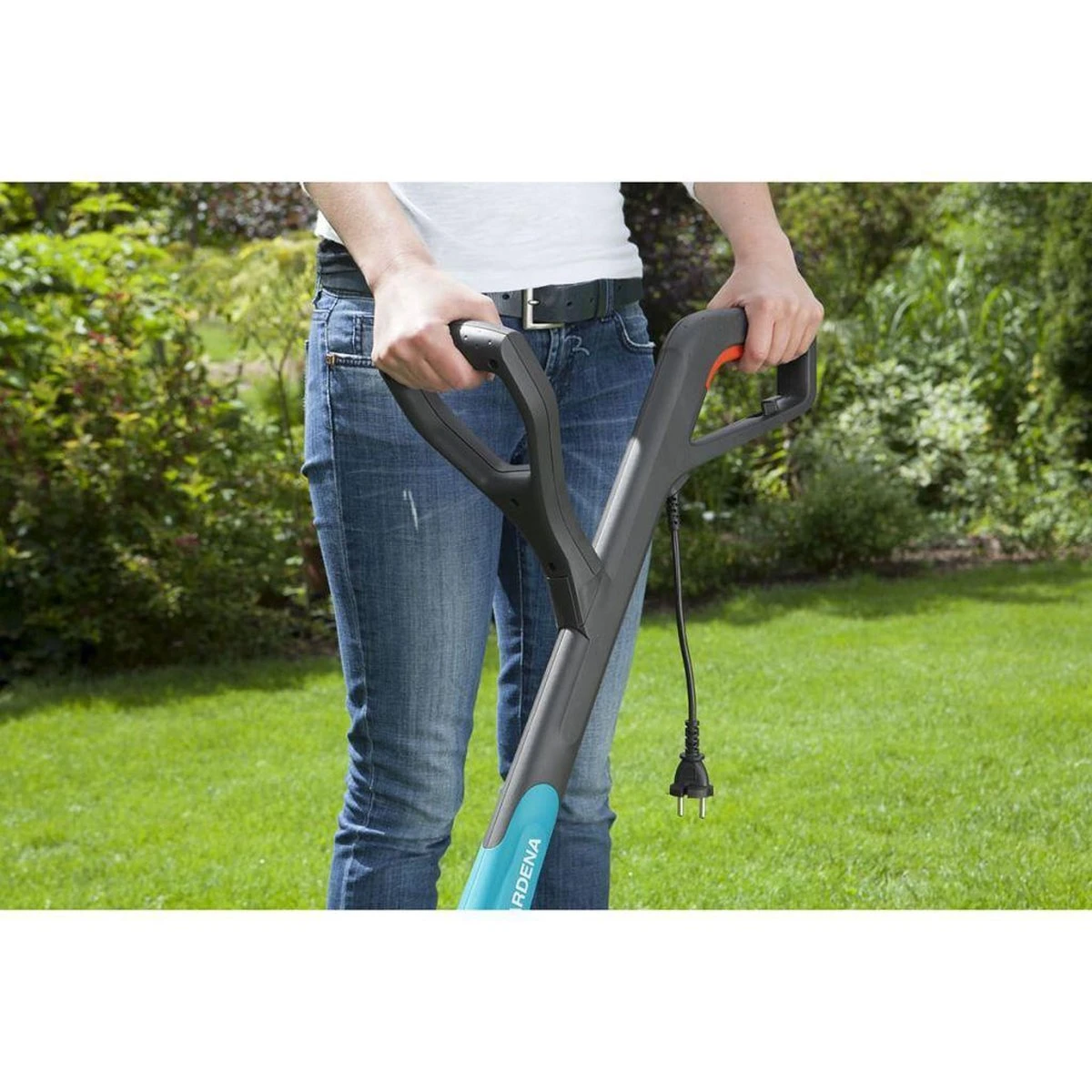 GARDENA - SmallCut Trimmer 300/23 - Grastrimmer (gemotoriseerd) - 300W - Maaibreedte 23 Cm 4 GARDENA - SmallCut Trimmer 300/23 - Grastrimmer (gemotoriseerd) - 300W - Maaibreedte 23 Cm - Afbeelding 3