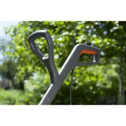 GARDENA - SmallCut Trimmer 300/23 - Grastrimmer (gemotoriseerd) - 300W - Maaibreedte 23 Cm 14 GARDENA - SmallCut Trimmer 300/23 - Grastrimmer (gemotoriseerd) - 300W - Maaibreedte 23 Cm -Tuingereedschap Winkel 1200x1200 910