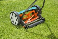 GARDENA Kooimesmaaier 330 Grasmaaier - Maaibreedte 33 Cm - Gazons Tot Ca. 150 M² 18 GARDENA Kooimesmaaier 330 Grasmaaier - Maaibreedte 33 Cm - Gazons Tot Ca. 150 M² -Tuingereedschap Winkel 1200x799 150