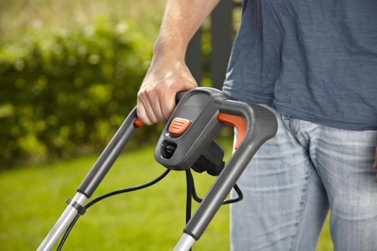 GARDENA - PowerMax™ 1200/32 0- Grasmaaier (gemotoriseerd) - Maaibreedte 32 Cm 9 GARDENA - PowerMax™ 1200/32 0- Grasmaaier (gemotoriseerd) - Maaibreedte 32 Cm - Afbeelding 7