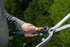 GARDENA - 2 In 1 EnergyCut Heggenschaar - 2.5x Meer Kracht - Totale Lengte 60 Cm 30 GARDENA - 2 In 1 EnergyCut Heggenschaar - 2.5x Meer Kracht - Totale Lengte 60 Cm -Tuingereedschap Winkel 1200x799 34