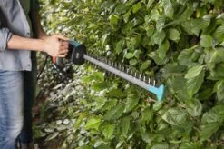 GARDENA - EasyCut 420/45 - Heggenschaar (gemotoriseerd) - Meslengte 45cm - Tandmes Opening 18mm 14 GARDENA - EasyCut 420/45 - Heggenschaar (gemotoriseerd) - Meslengte 45cm - Tandmes Opening 18mm -Tuingereedschap Winkel 1200x799 35