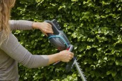 GARDENA - ComfortCut 50/18V-P4A Ready-To-Use Set - Heggenschaar -Tuingereedschap Winkel 1200x799 41