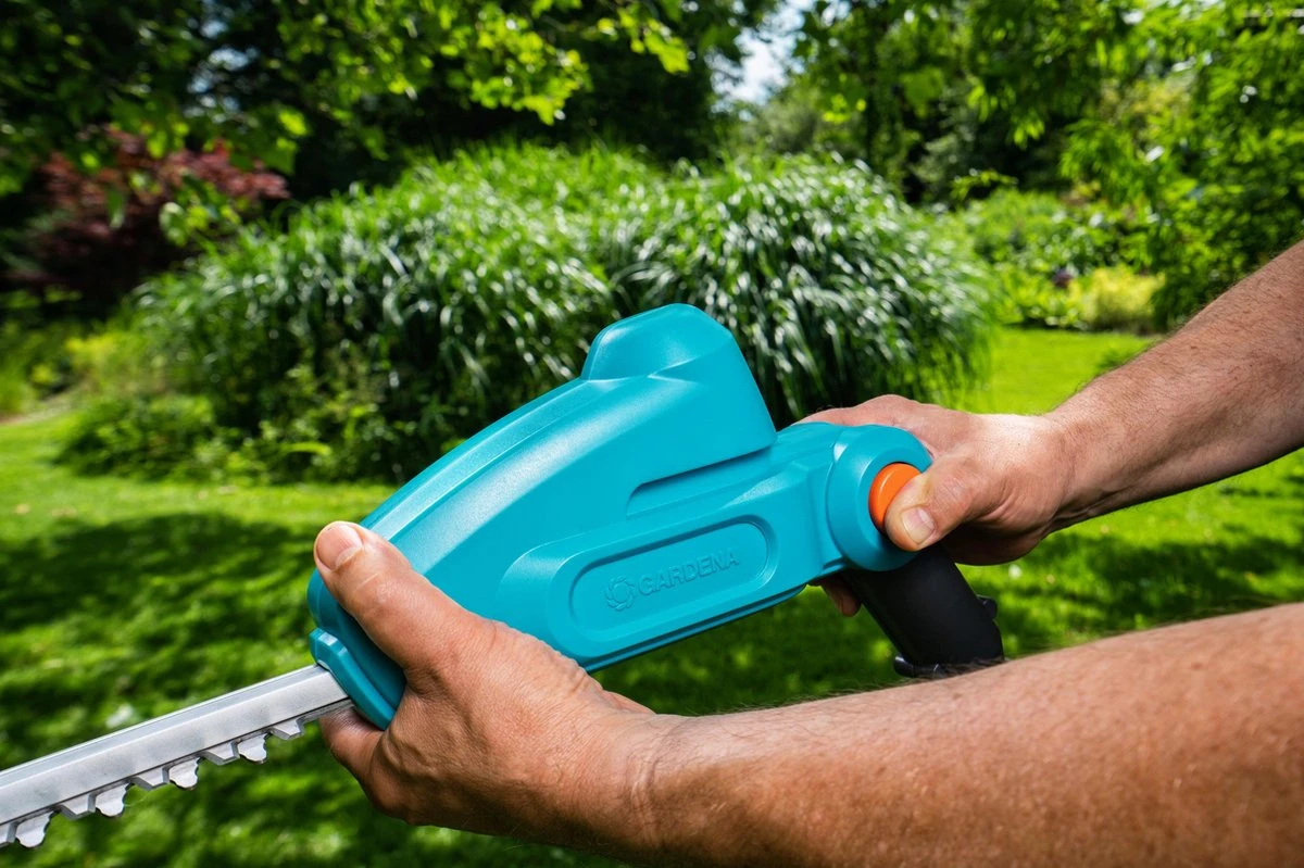 GARDENA - THS 42/18v Accu - Heggenschaar - 42cm - Met Draaibare Kop 4 GARDENA - THS 42/18v Accu - Heggenschaar - 42cm - Met Draaibare Kop - Afbeelding 2