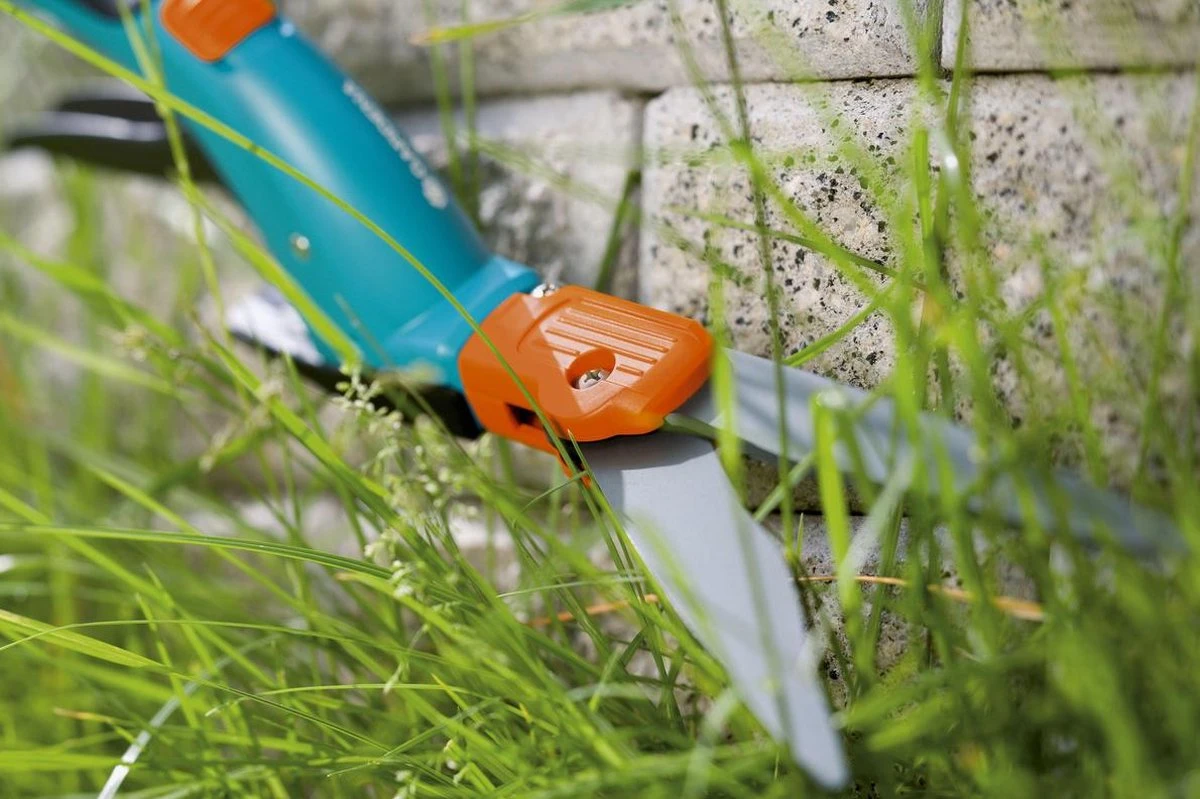 GARDENA Comfort Grasschaar - 360° Draaibaar - Antikleef Coating - Golfsnede 7 GARDENA Comfort Grasschaar - 360° Draaibaar - Antikleef Coating - Golfsnede - Afbeelding 6