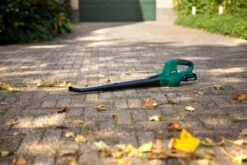 VONROC Accu Bladblazer – VPower 20V – 2 Standen – Max. Blaassnelheid 190km/u – Incl. Accu En Oplader 16 VONROC Accu Bladblazer – VPower 20V – 2 Standen – Max. Blaassnelheid 190km/u – Incl. Accu En Oplader -Tuingereedschap Winkel 1200x800 136