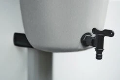 Elho Green Basics Rain Catcher 33 - Regenton Voor Balkonbuiten - Ø 33.5 X H 73.5 Cm - Grijs/Living Concrete -Tuingereedschap Winkel 1200x800 181