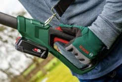 Bosch UniversalHedgePole 18 Heggenschaar Op Steel - Met 18 V Accu En Lader -Tuingereedschap Winkel 1200x800 79