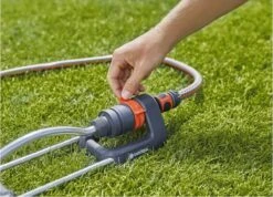 GARDENA - Zwenksproeier Aqua S - Tuinsproeier - 90 Tot 220 M² -Tuingereedschap Winkel 1200x867 2