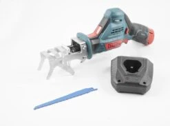 Güde Universele Accu Takkenzaag UAS 12V | 2700 1/min | 1,39 Kg | Universeel Hand Reciprozaag | 2Ah 8 Güde Universele Accu Takkenzaag UAS 12V | 2700 1/min | 1,39 Kg | Universeel Hand Reciprozaag | 2Ah -Tuingereedschap Winkel 1200x889