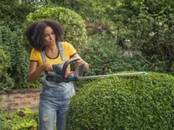 GARDENA - ComfortCut 50/18V-P4A Ready-To-Use Set - Heggenschaar -Tuingereedschap Winkel 1200x899 1