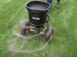 Kreator KRTGR9005 Strooiwagen - 300 Tot 370 Cm Strooibreedte - 23 Liter -Tuingereedschap Winkel 1200x900 38