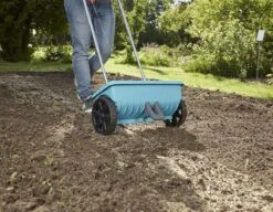 GARDENA - Strooiwagen L - Strooikar - 400m2 - 12.5 Liter -Tuingereedschap Winkel 1200x933 2