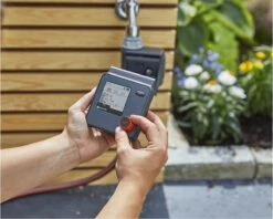 GARDENA - Select Computer Besproeiingscomputer - 3 Besproeiingen Per Dag -Tuingereedschap Winkel 1200x962 1