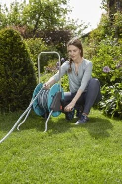 GARDENA - AquaRoll CleverRoll S Set Slangenwagen - Incl. 20 M Slang - Maximaal 40 M Opbergcapaciteit 28 GARDENA - AquaRoll CleverRoll S Set Slangenwagen - Incl. 20 M Slang - Maximaal 40 M Opbergcapaciteit -Tuingereedschap Winkel 798x1200 1