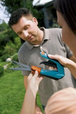 GARDENA - Comfort Plus - Draaibaar - Grasschaar - 120 Mm Maaibreedte 18 GARDENA - Comfort Plus - Draaibaar - Grasschaar - 120 Mm Maaibreedte -Tuingereedschap Winkel 799x1200 22