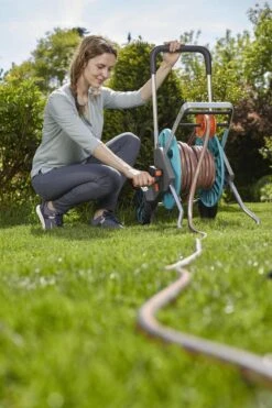 GARDENA - AquaRoll M CleverRoll Easy Slangenwagen - Maximaal 60 Meter - Inklapbare Zwengel -Tuingereedschap Winkel 799x1200 43