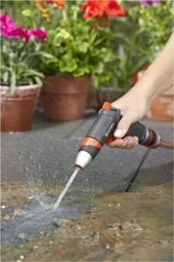 GARDENA - Premium Reinigingssproeier Spuitpistool - Metaal - Voor Reiniging En Bewatering 27 GARDENA - Premium Reinigingssproeier Spuitpistool - Metaal - Voor Reiniging En Bewatering -Tuingereedschap Winkel 800x1200 58