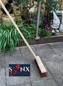 Synx Tools Bezem - Stadsbezem 30 Cm - Buitenveger - Veger - Steel 120 Cm - Harde Natuurvezels - Straatbezem - Bezems - Buitenbezem - Tuinbezem 7 Synx Tools Bezem - Stadsbezem 30 Cm - Buitenveger - Veger - Steel 120 Cm - Harde Natuurvezels - Straatbezem - Bezems - Buitenbezem - Tuinbezem -Tuingereedschap Winkel 880x1200 1